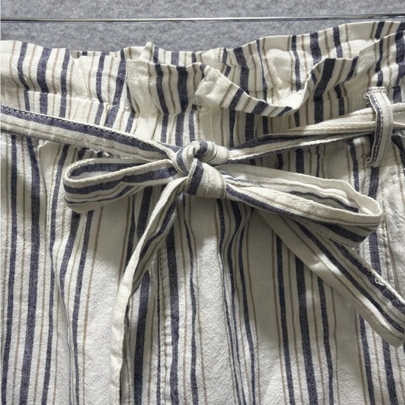 a.n.a Ivory & Blue Striped High Waist Paper Bag Shorts Size Large Linen Blend - Picture 3 of 9
